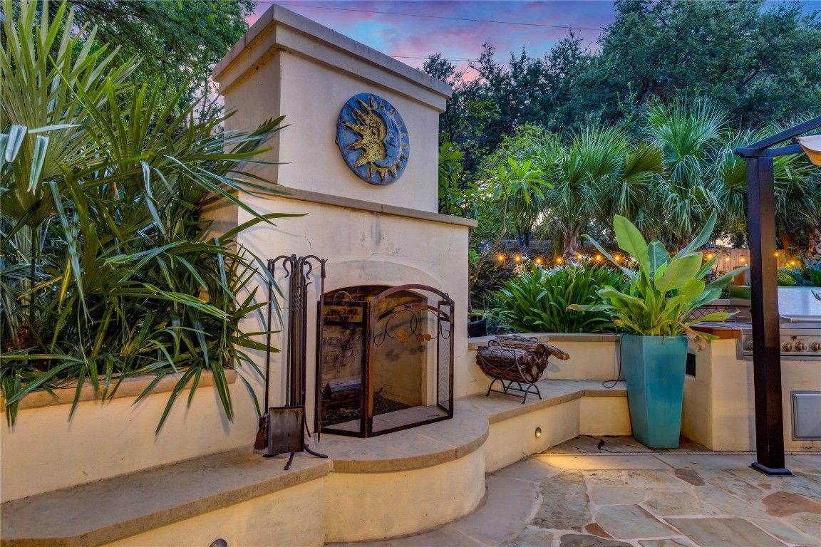 Exterior, Fireplace