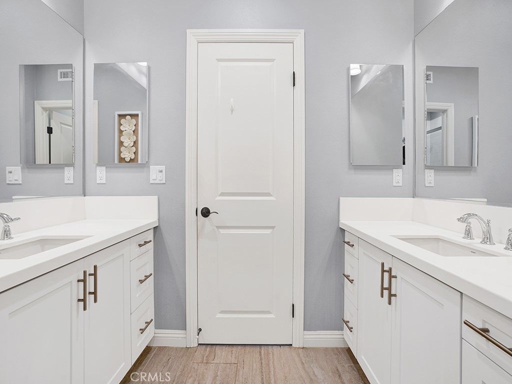 Bathroom, Dual Sink Vanities, Interior, Wood Texture Flooring