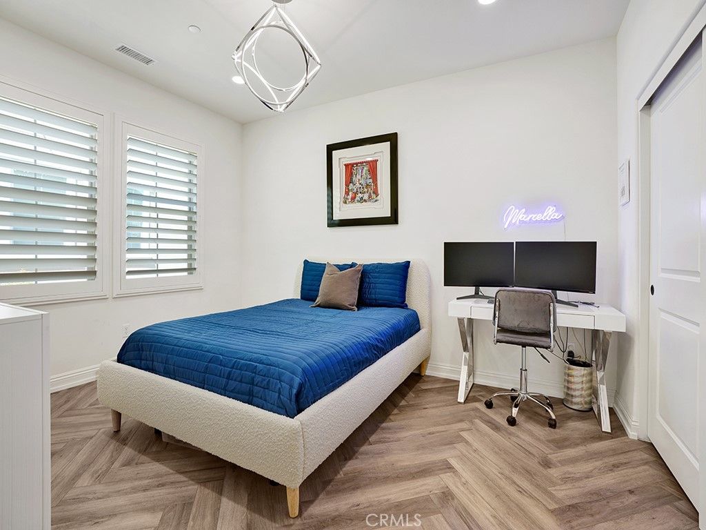 Bedroom, Home Office, Interior, Pendant Lights, Recessed Lighting, Wood Texture Flooring