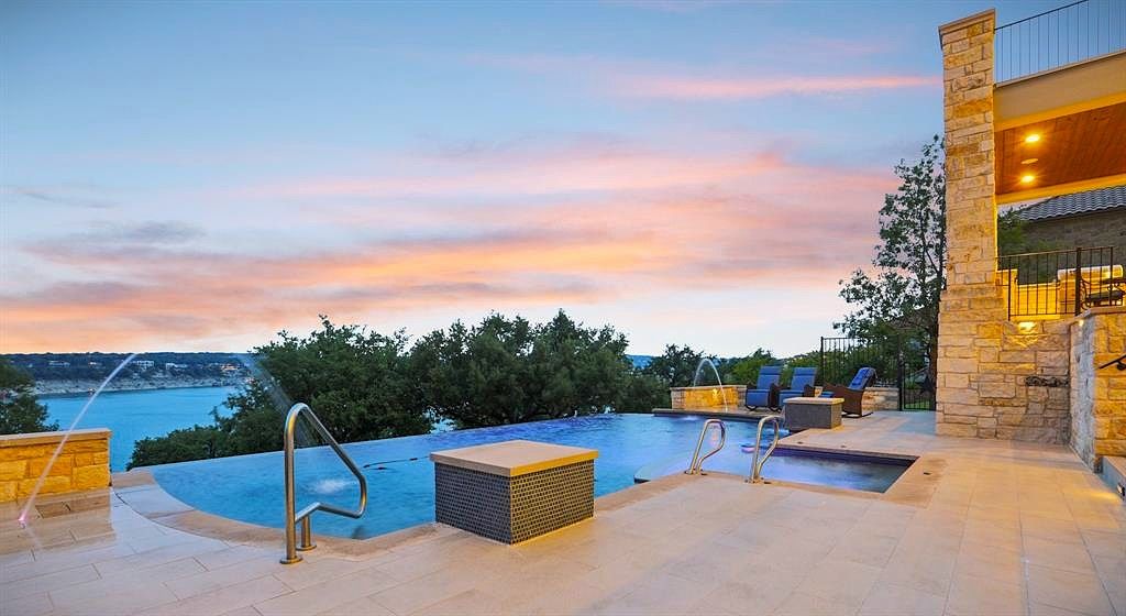 Exterior, Pool, Water