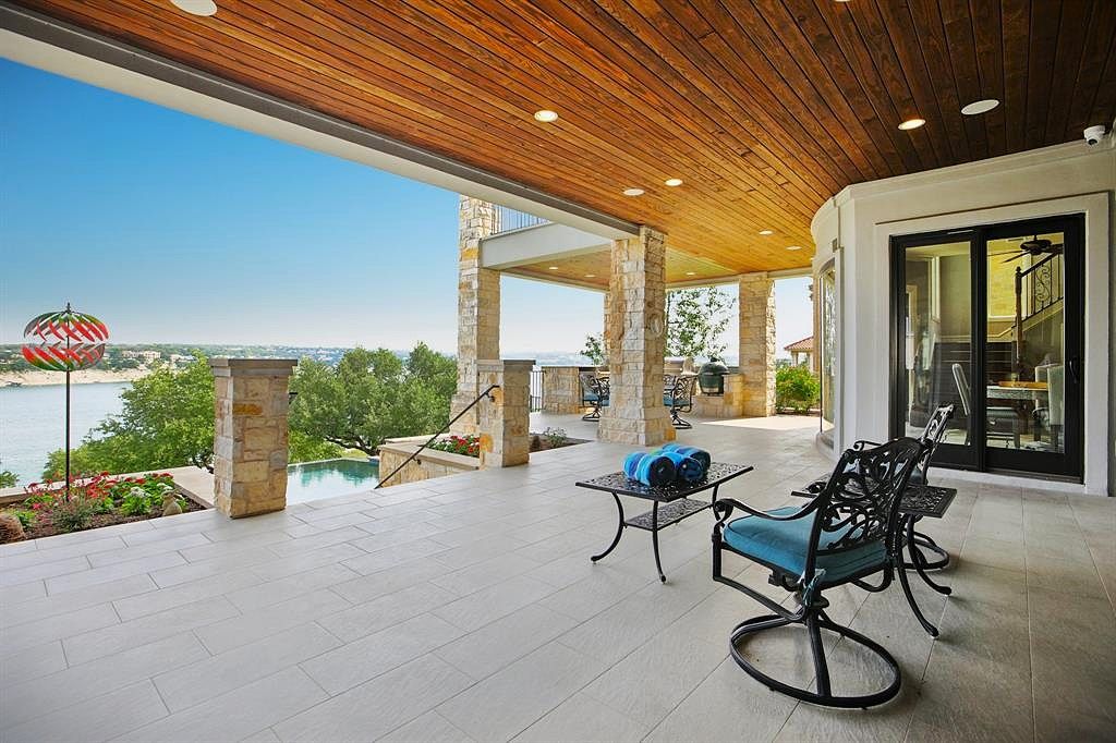 Exterior, Pool, Water