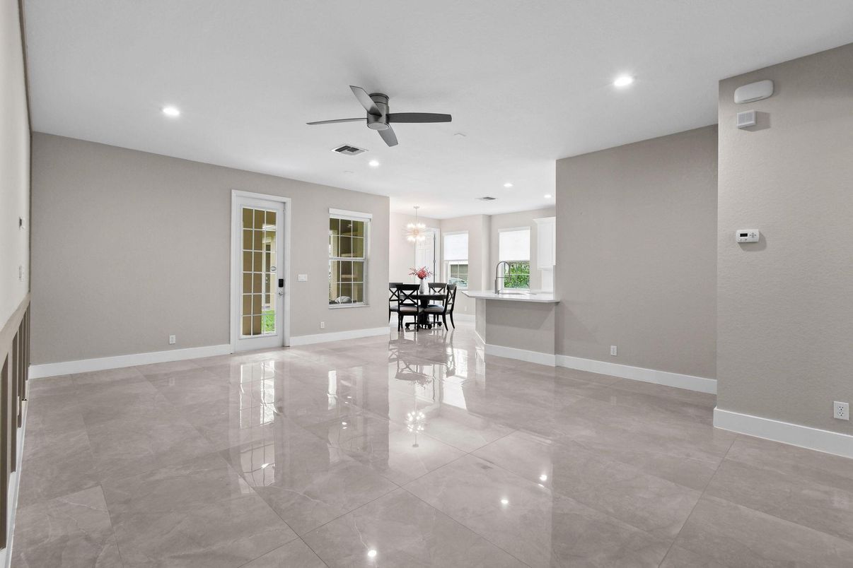 Chandelier, Dining room, Empty room, Interior, Recessed Lighting