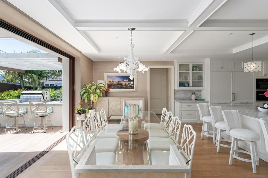 Chandelier, Dining room, Interior, Kitchen, Recessed Lighting, Wood Texture Flooring