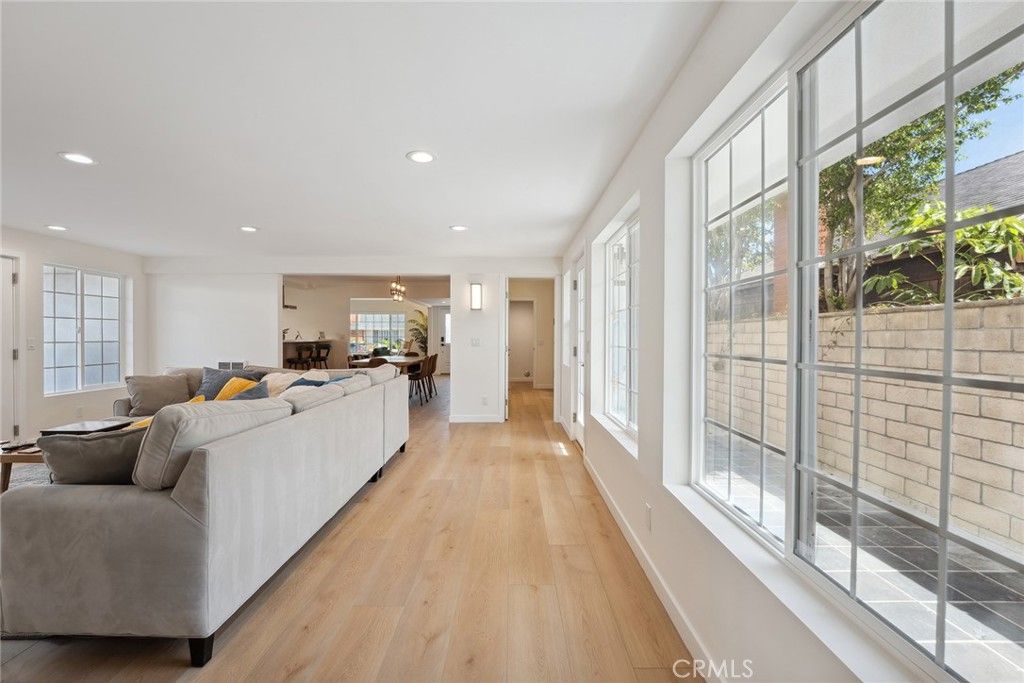 Interior, Living room, Pendant Lights, Recessed Lighting, Wood Texture Flooring
