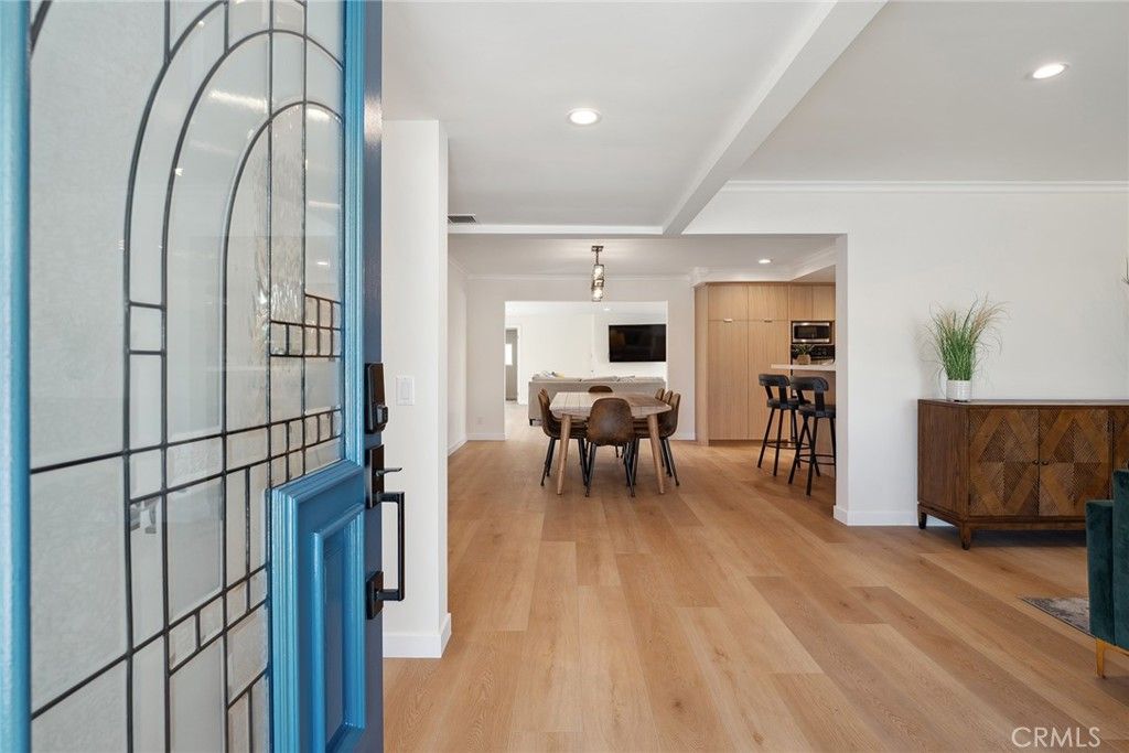 Dining room, Interior, Kitchen, Pendant Lights, Recessed Lighting, Wood Texture Flooring