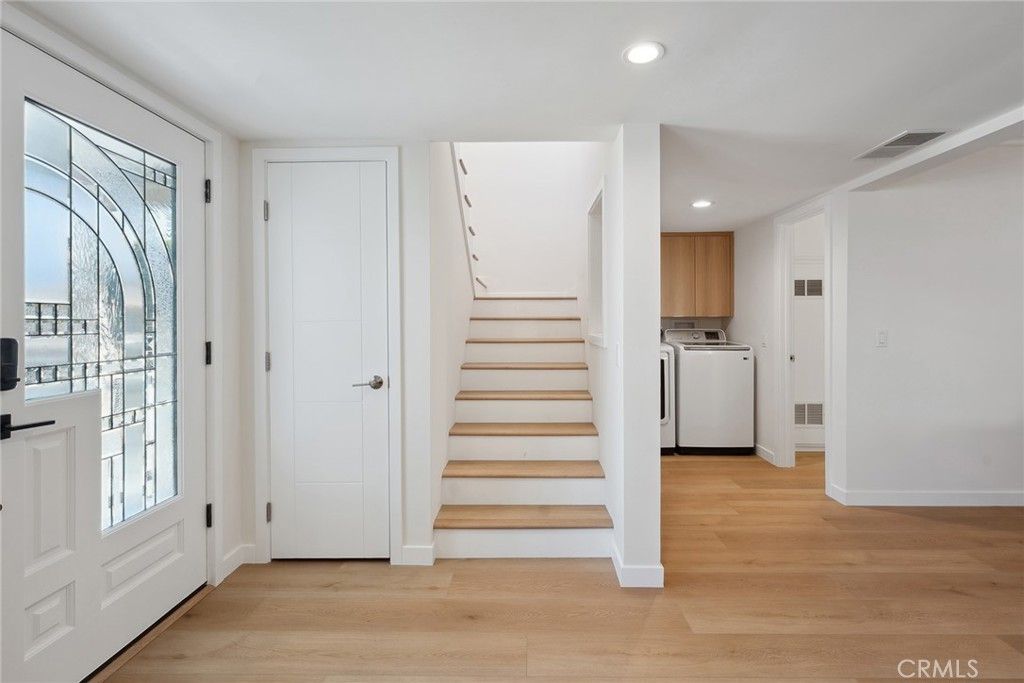 Interior, Recessed Lighting, Washer, Wood Texture Flooring