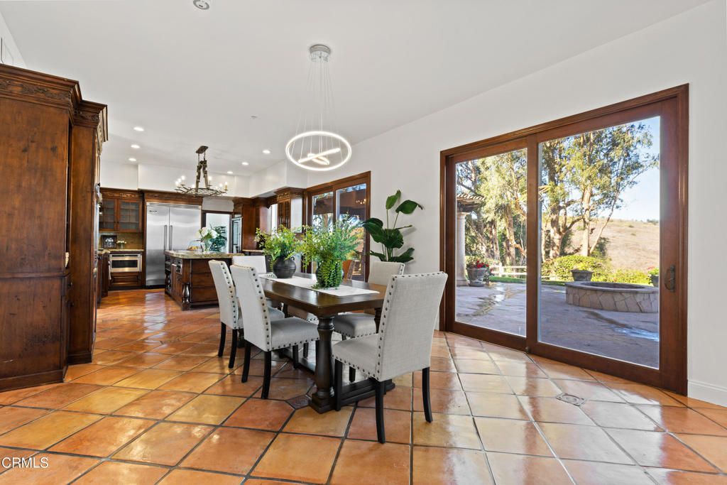 Dining room, Interior, Kitchen, Pendant Lights, Recessed Lighting, Stainless Steel Appliances