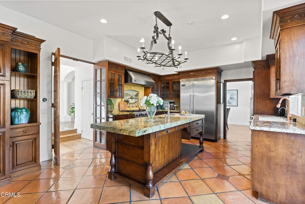 Chandelier, Interior, Kitchen, Recessed Lighting, Stainless Steel Appliances