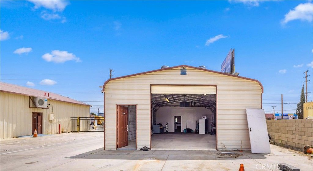 Detached Garage, Exterior