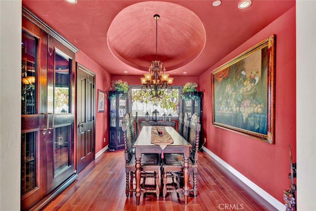 Chandelier, Dining room, Interior, Recessed Lighting, Wood Texture Flooring