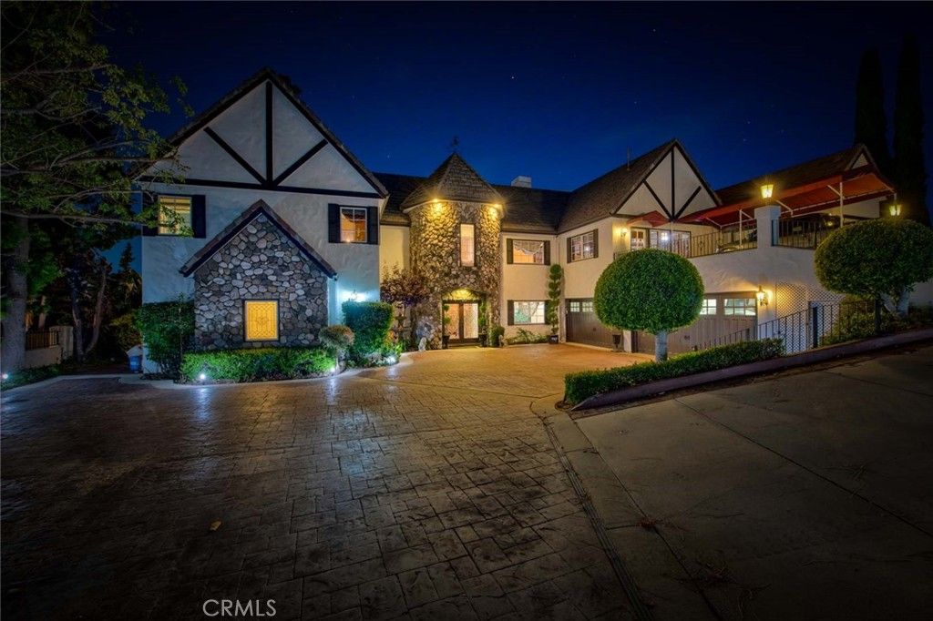 Exterior, Facade, Tudor Revival