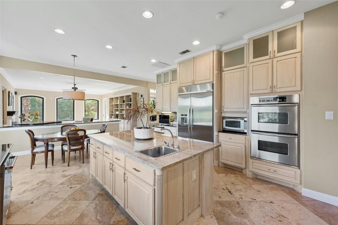 Dining room, Interior, Kitchen, Pendant Lights, Recessed Lighting, Stainless Steel Appliances