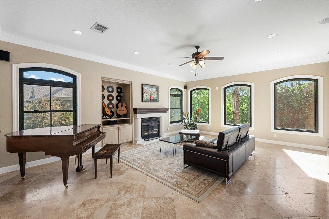 Fireplace, Interior, Living room, Piano, Recessed Lighting