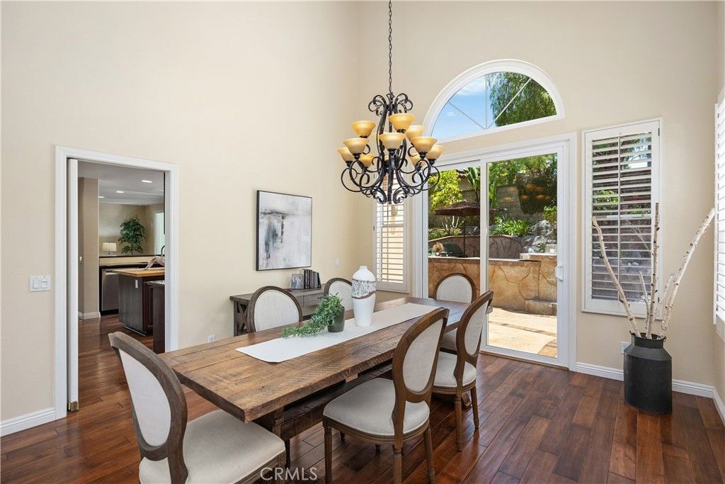 Chandelier, Dining room, Interior, Recessed Lighting, Wood Texture Flooring