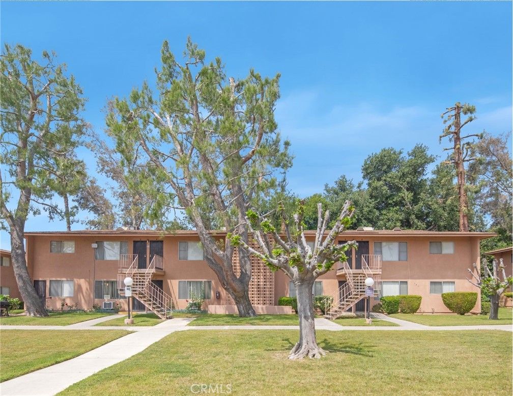 Backyard, Exterior, Facade, Split Level