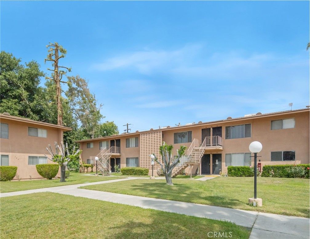 Backyard, Exterior, Facade, Ranch