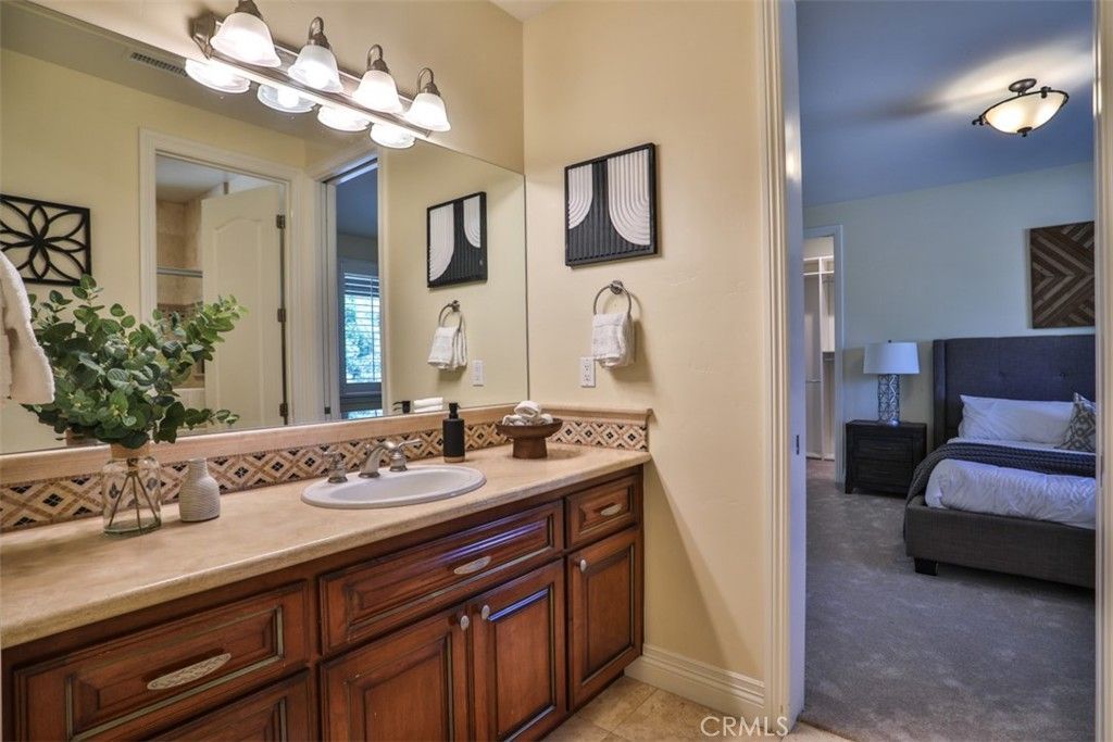 Bathroom, Bedroom, Dual Sink Vanities, Interior