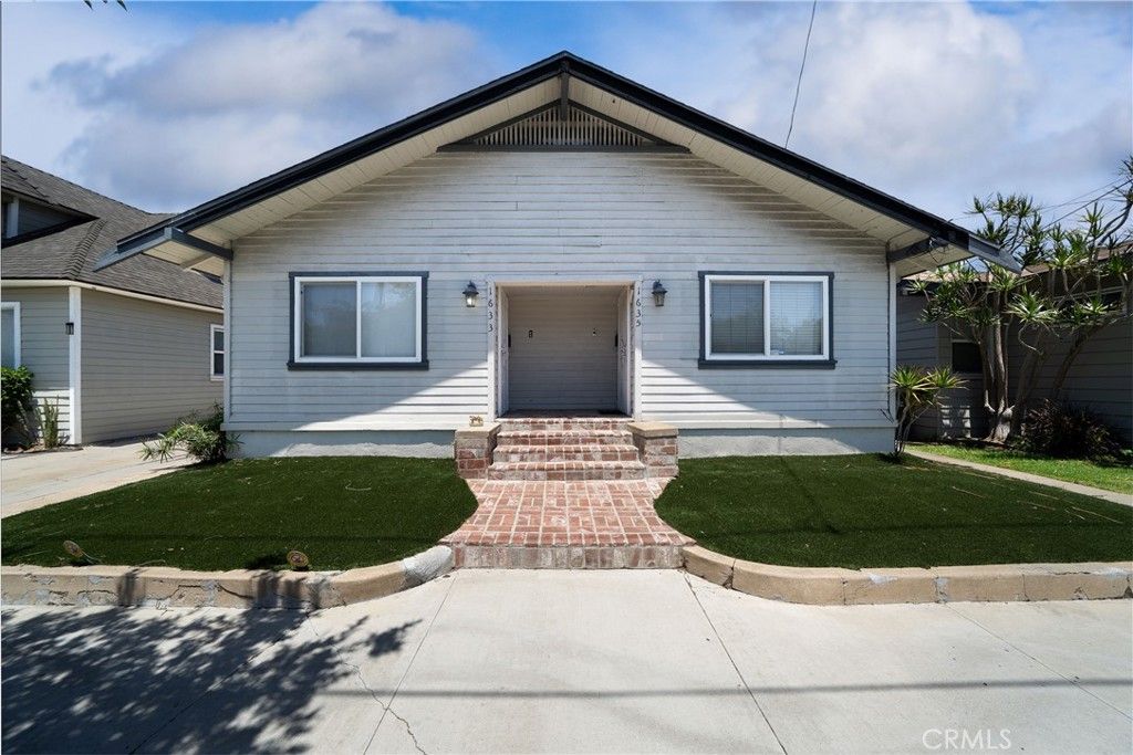 Exterior, Facade, Ranch