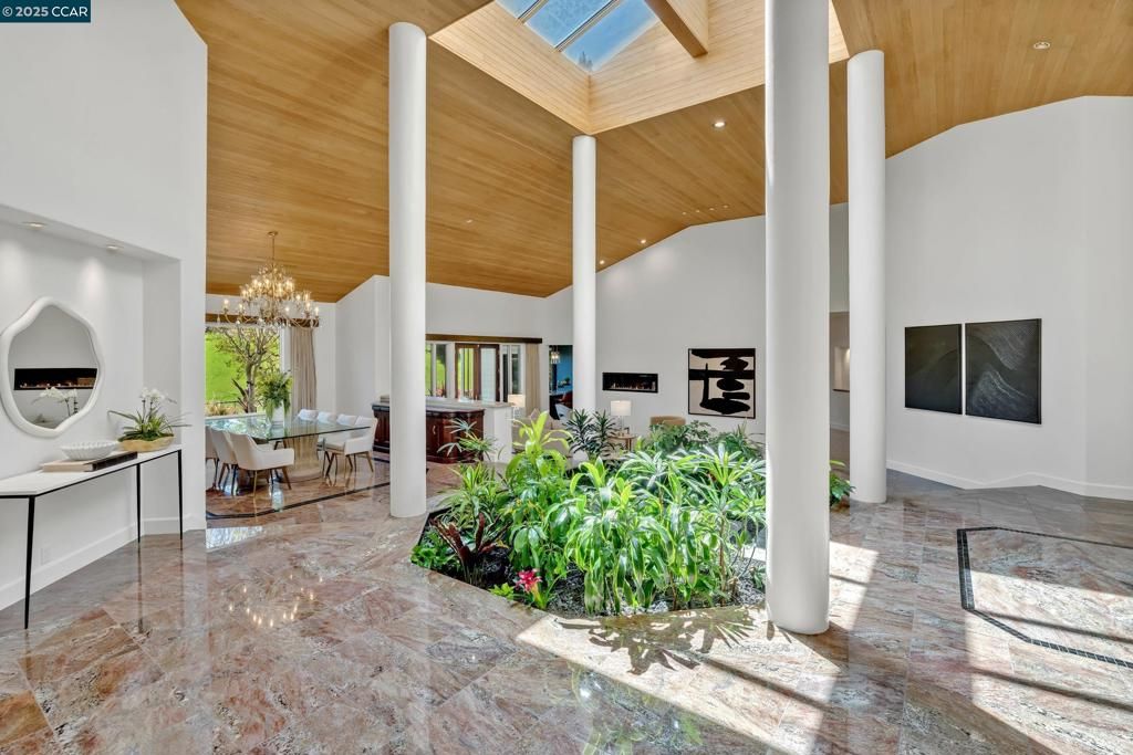 Chandelier, Dining room, Interior, Recessed Lighting, Wooden Ceilings