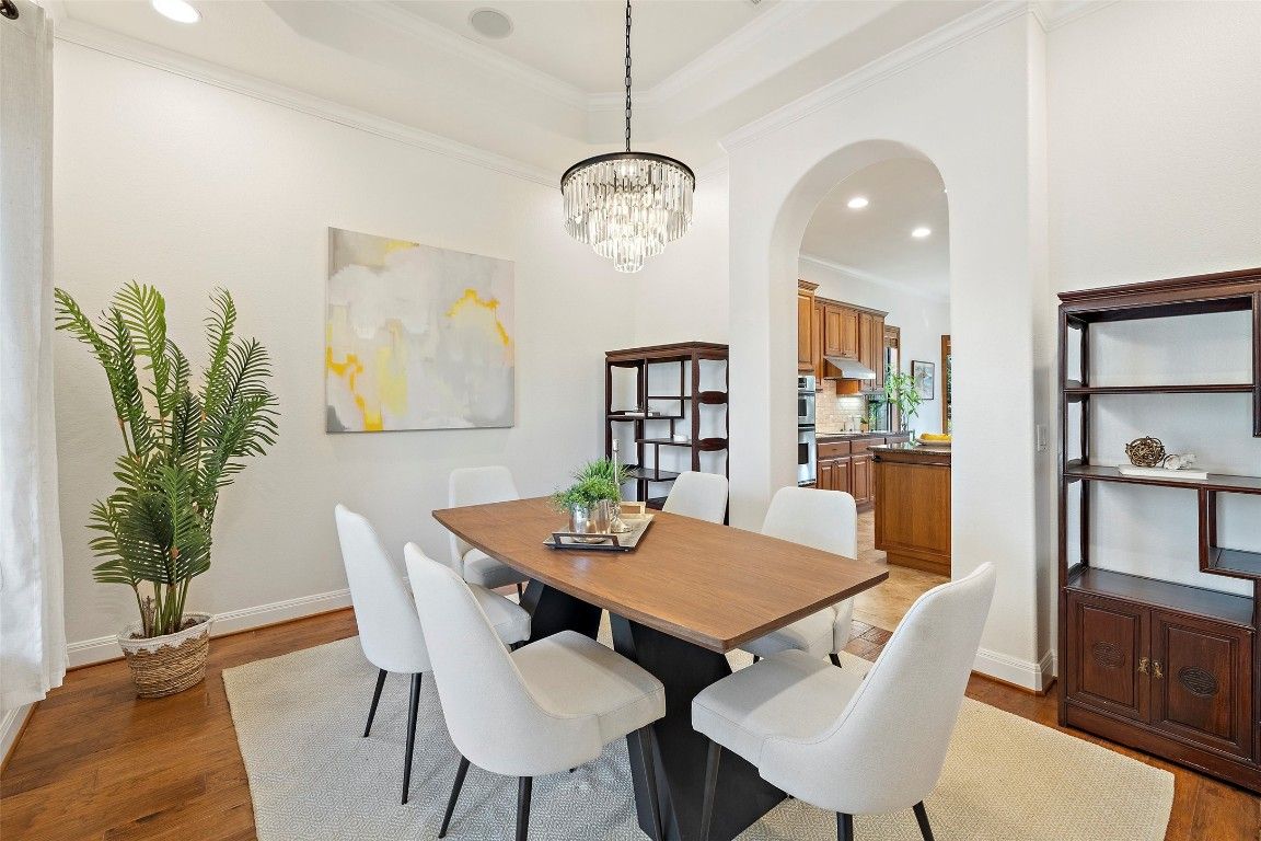 Chandelier, Dining room, Interior, Recessed Lighting, Wood Texture Flooring