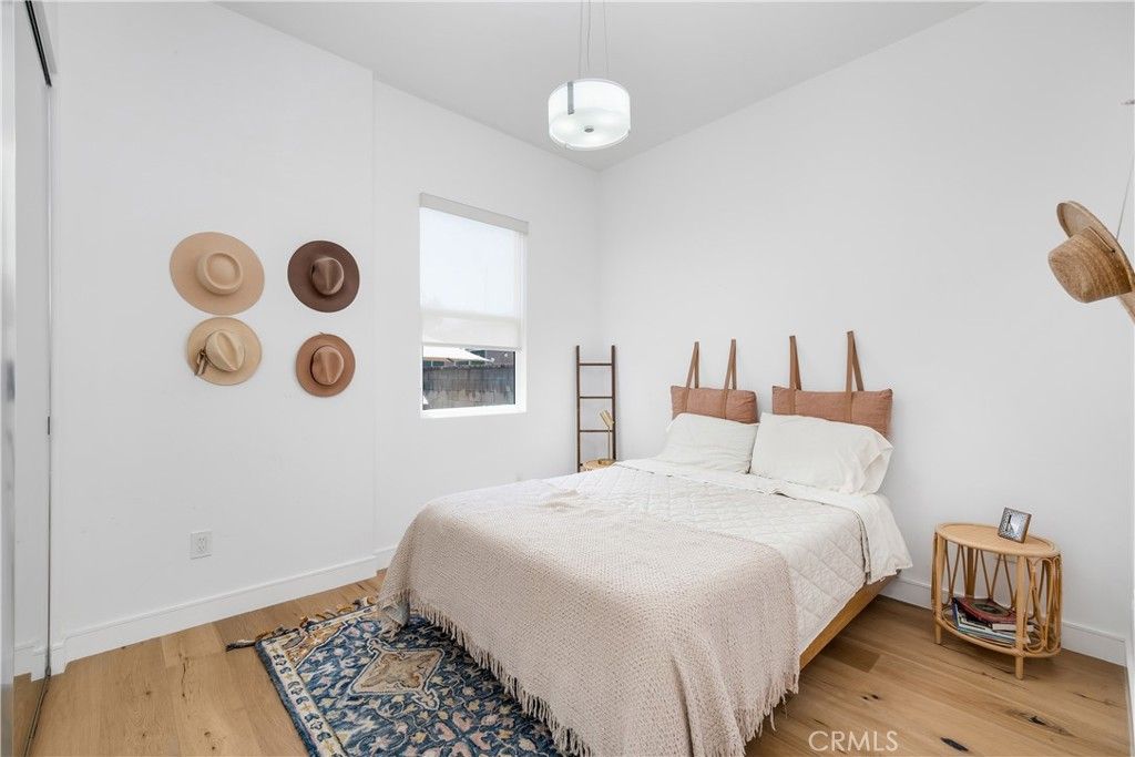 Bedroom, Interior, Pendant Lights, Wood Texture Flooring