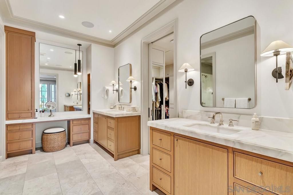 Bathroom, Dual Sink Vanities, Interior, Pendant Lights, Recessed Lighting