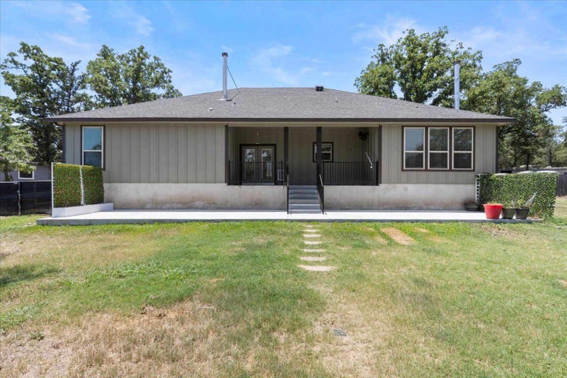 Backyard, Exterior, Facade, Ranch