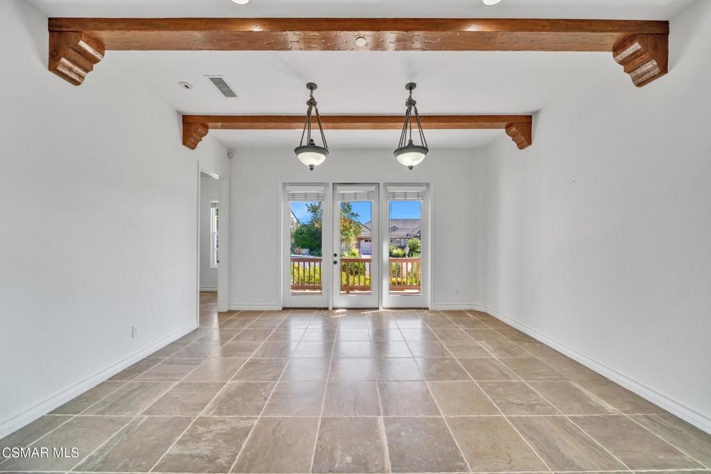 Empty room, Interior, Pendant Lights, Wooden Beams