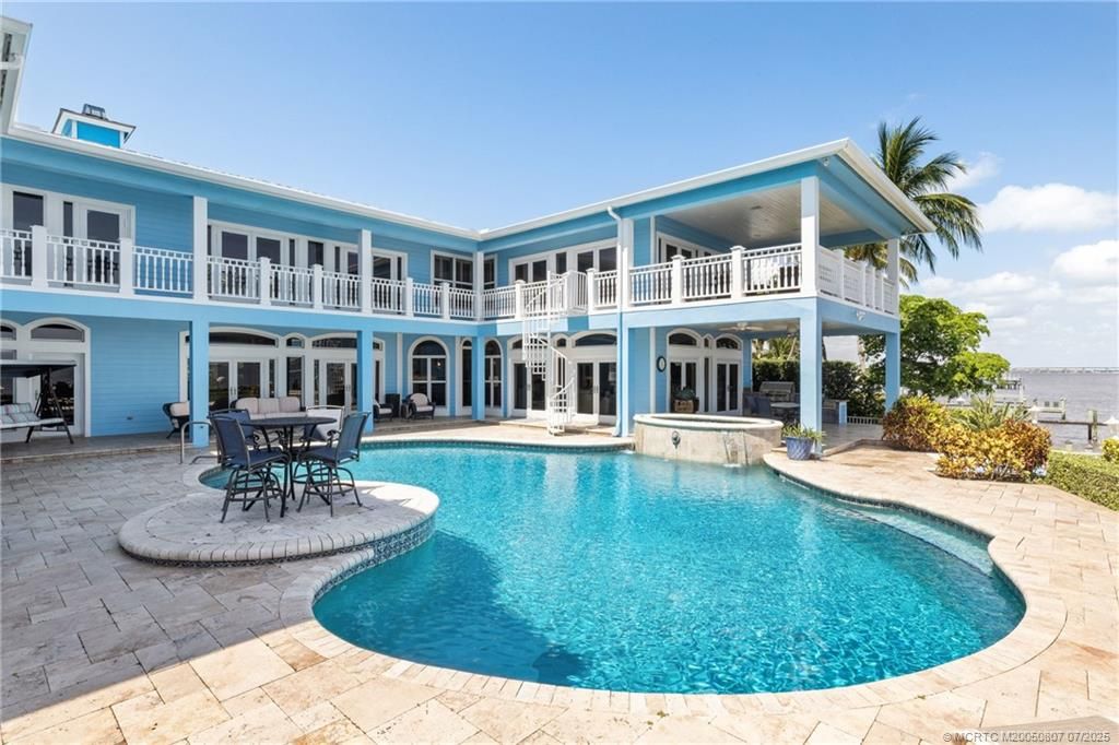 Exterior, Pool, Water