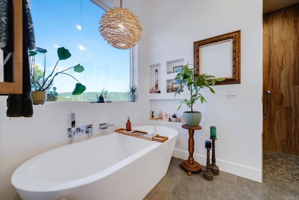 Bathroom, Chandelier, Free Standing Baths, Interior, Pendant Lights, Recessed Lighting