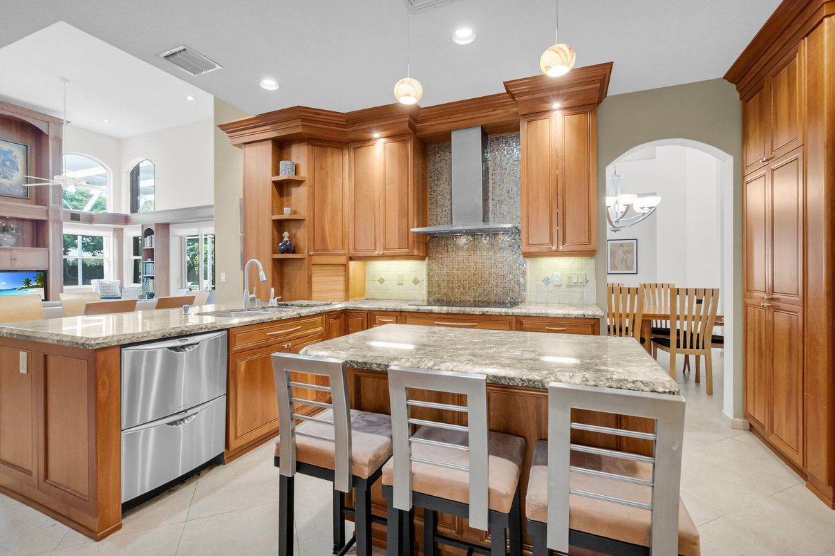 Dining room, Interior, Kitchen, Pendant Lights, Recessed Lighting, Stainless Steel Appliances