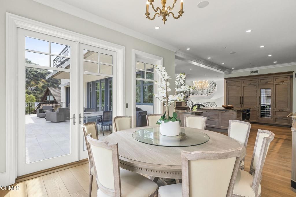 Chandelier, Dining room, Interior, Recessed Lighting, Wood Texture Flooring