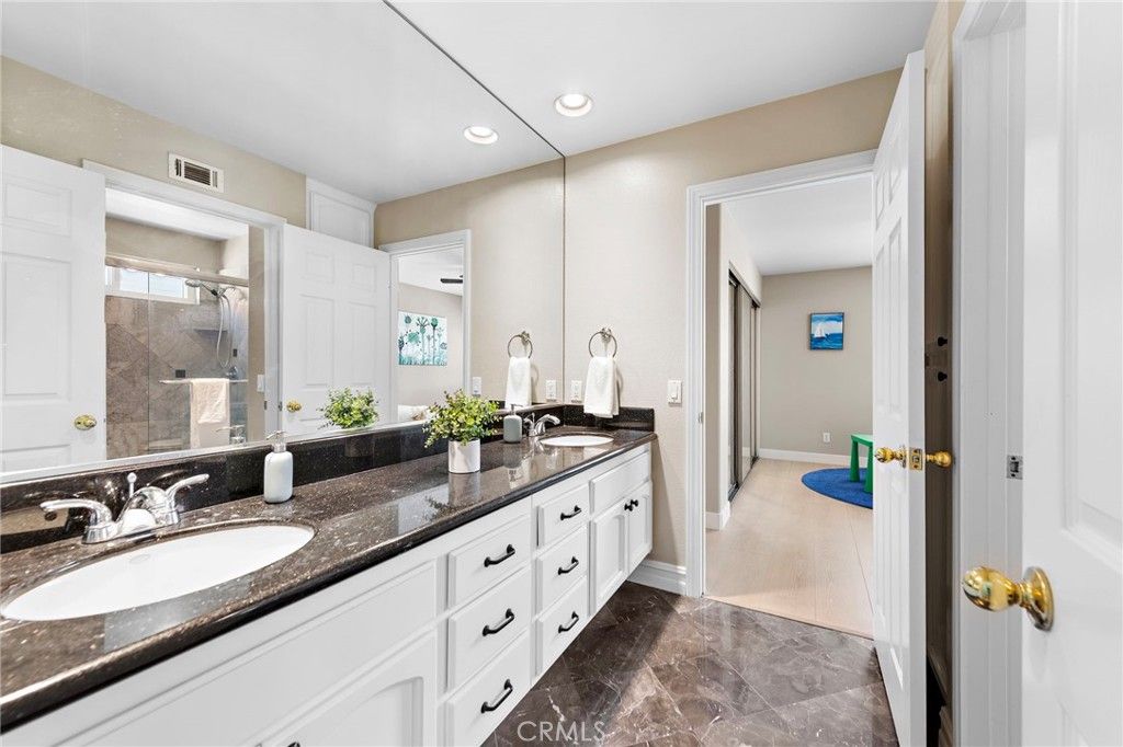 Bathroom, Dual Sink Vanities, Interior, Recessed Lighting