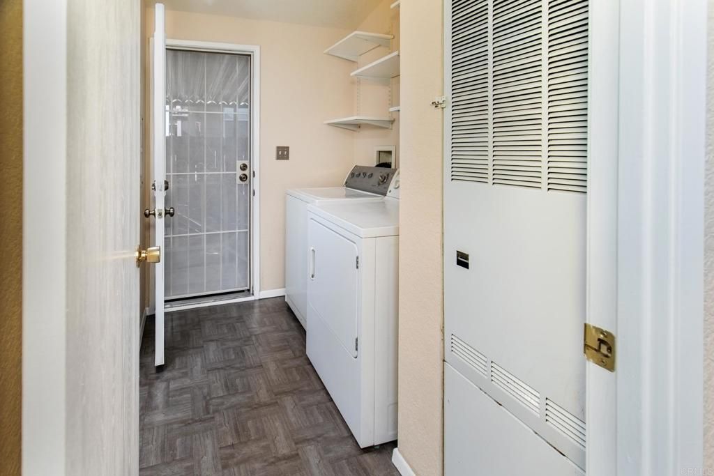 Interior, Utility Closets, Washer, Wood Texture Flooring