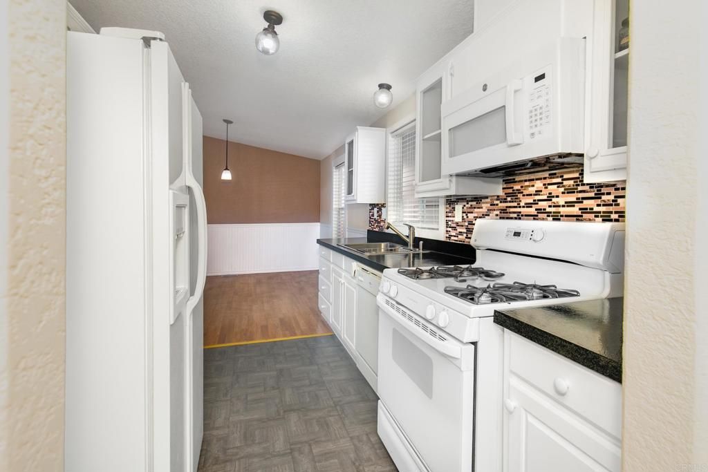 Interior, Kitchen, Pendant Lights, Wood Texture Flooring