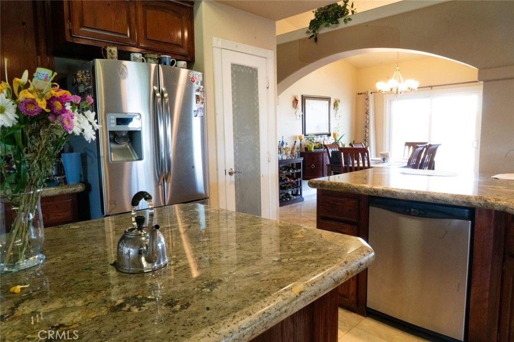 Chandelier, Dining room, Interior, Kitchen, Stainless Steel Appliances