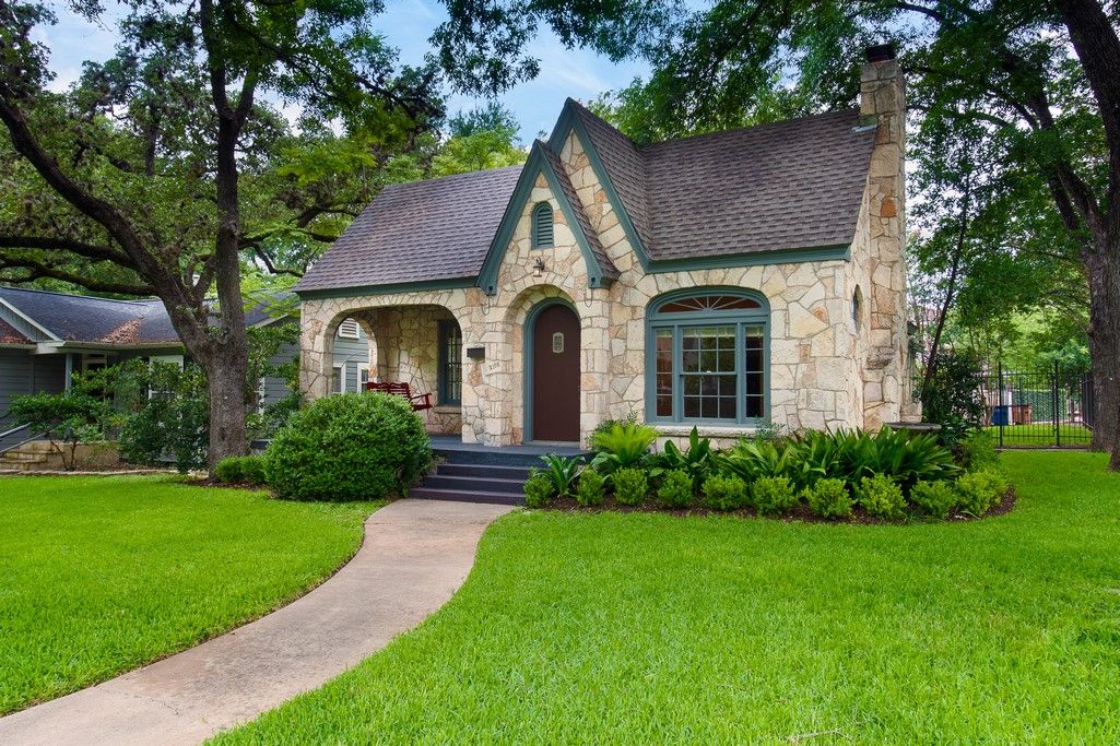 Backyard, Exterior, Facade, French Provincial