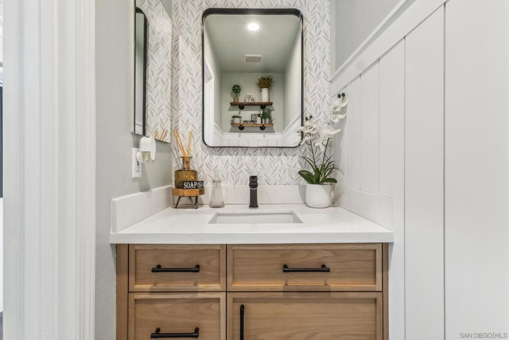 Bathroom, Dual Sink Vanities, Interior, Recessed Lighting