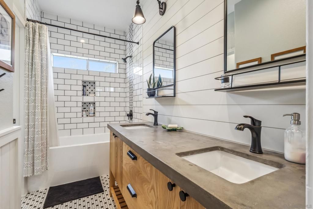 Bathroom, Dual Sink Vanities, Interior