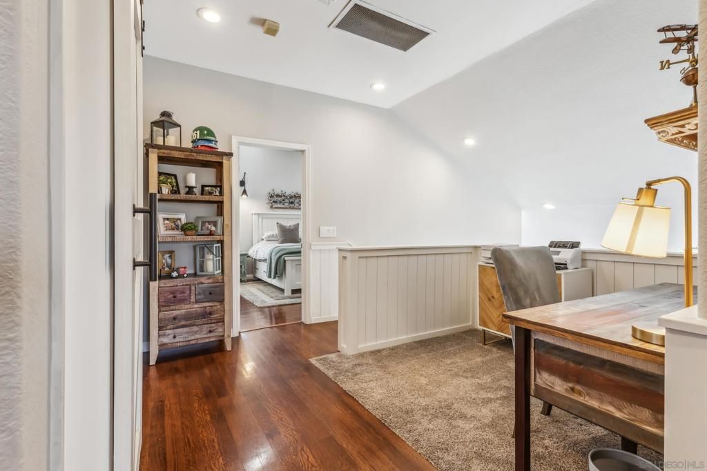 Home Office, Interior, Recessed Lighting, Wood Texture Flooring