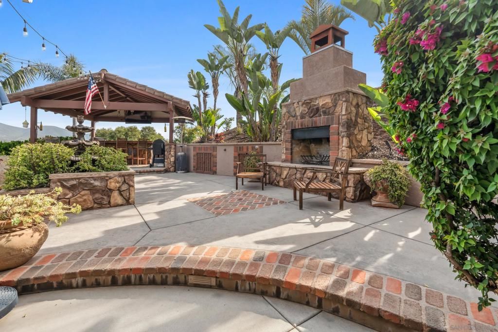 Exterior, Fireplace