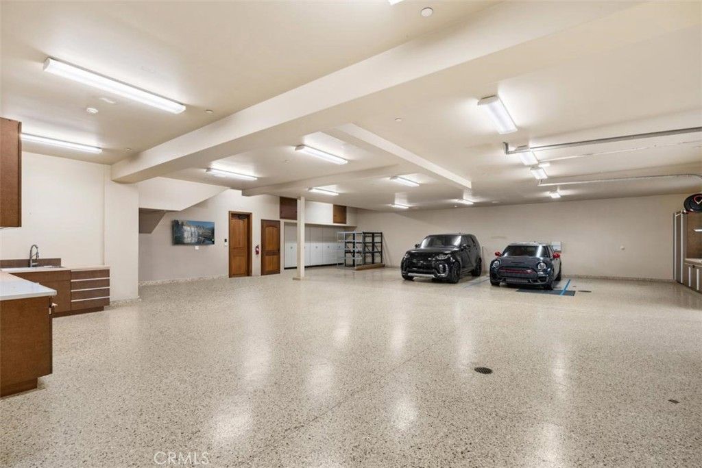 Garage, Interior