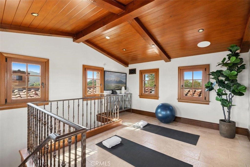 Fitness Equipment, Interior, Recessed Lighting, Wooden Beams, Wooden Ceilings
