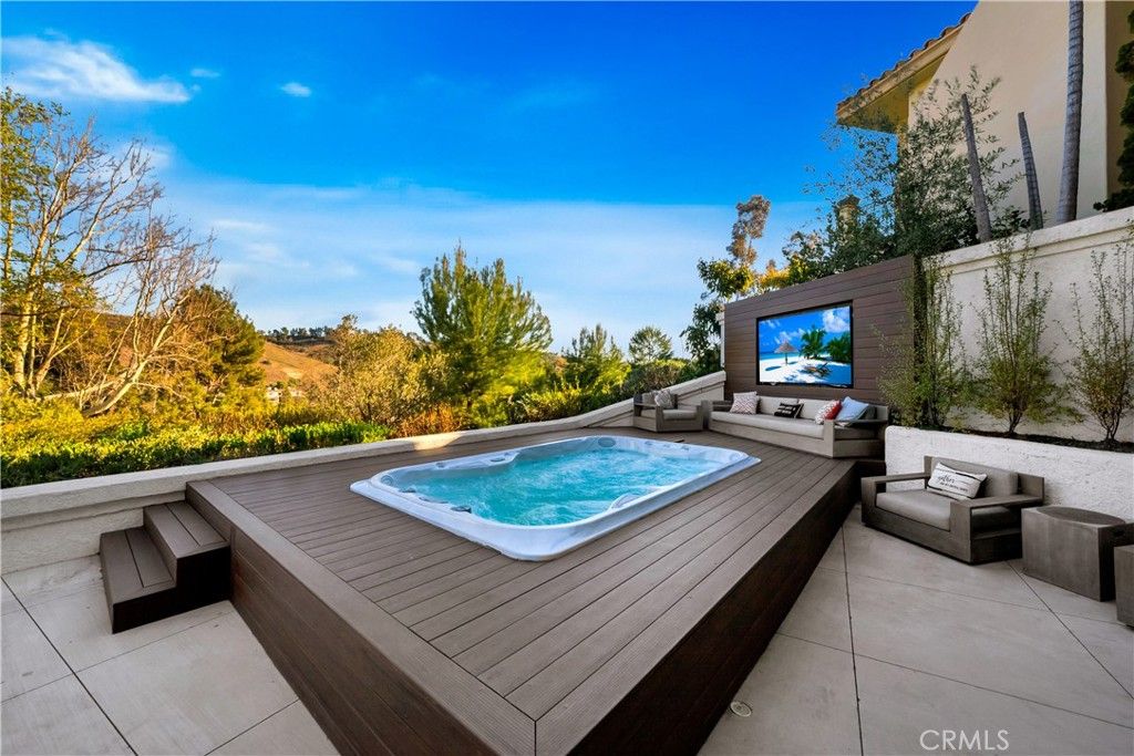 Exterior, Hot Tub