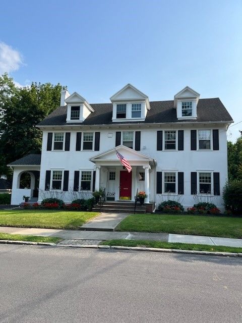 Exterior, Facade, Georgian