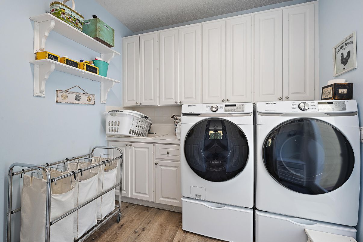 Interior, Washer, Wood Texture Flooring