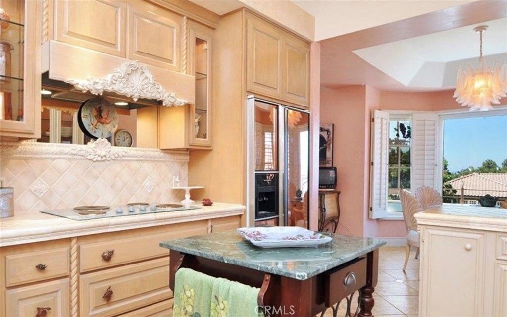 Chandelier, Interior, Kitchen