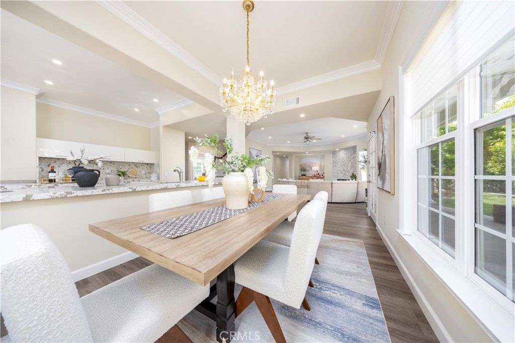 Chandelier, Dining room, Interior, Recessed Lighting, Wood Texture Flooring