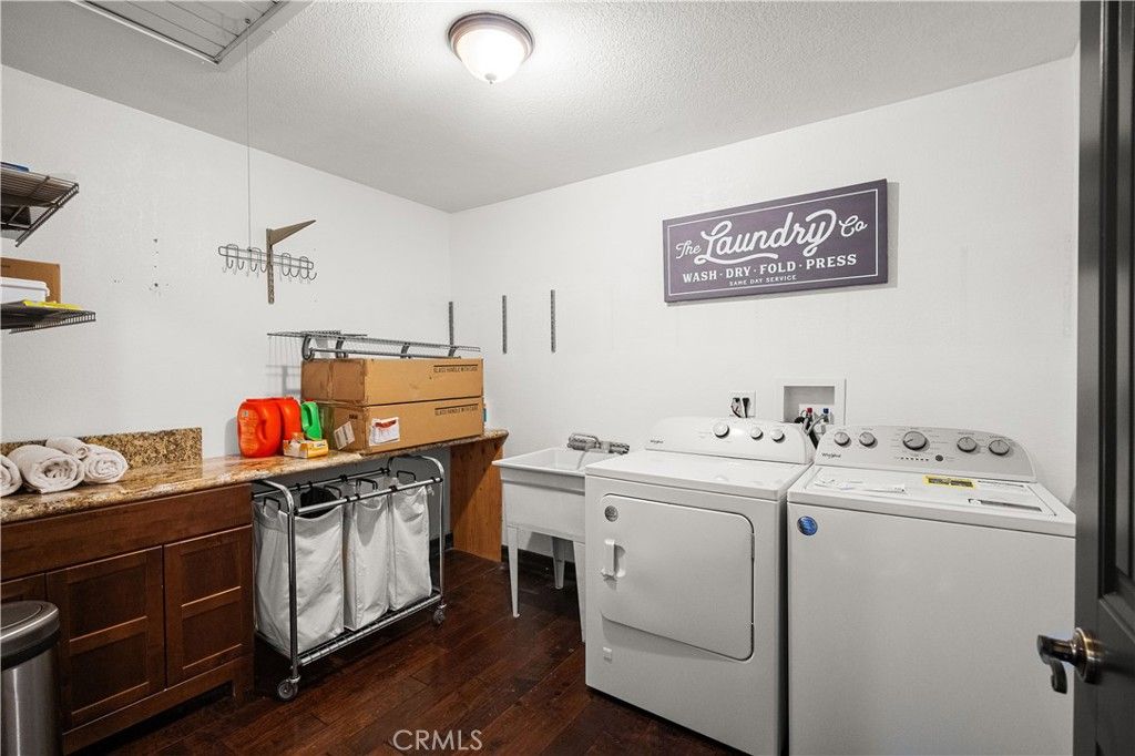 Interior, Washer, Wood Texture Flooring