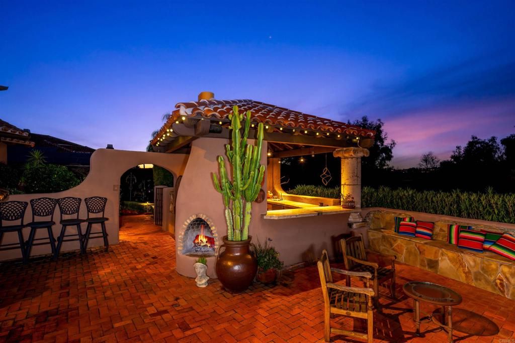 Exterior, Fireplace
